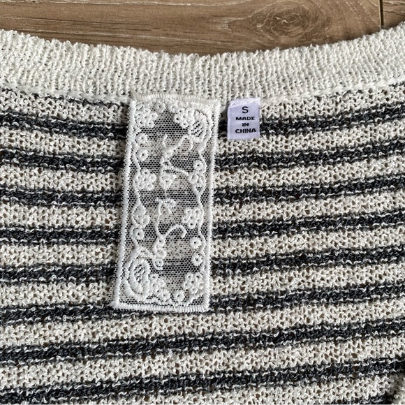 Sadie & Sage cardigan striped cropped big button v neck knit cardigan - Picture 8 of 8